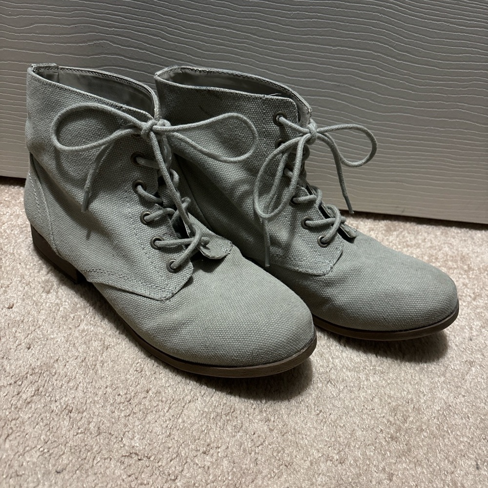 Maurice’s Grey Lace Booties Size 10